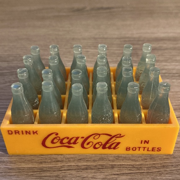 Miniature Coca Cola box with tiny bottles collector - Picture 9 of 17